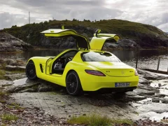 खेल Mercedes-Benz SLS E-Cell Puzzle ऑनलाइन