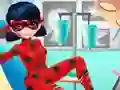 खेल Dotted Girl Ambulance For Superhero ऑनलाइन