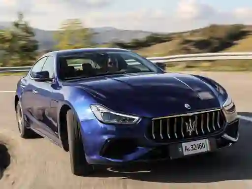 खेल Maserati Ghibli Hybrid Puzzle ऑनलाइन