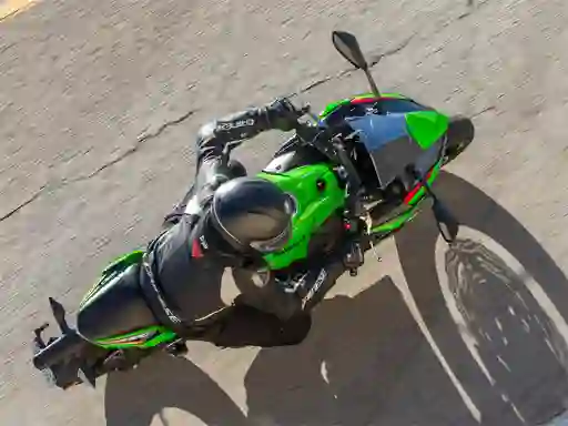 खेल Kawasaki Ninja 650 ऑनलाइन