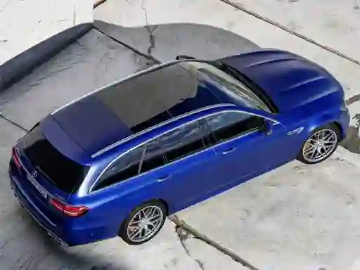 खेल Mercedes Benz E63 Amg Estate Slide ऑनलाइन