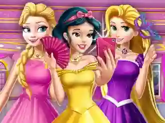 खेल Princesses At Masquerade ऑनलाइन