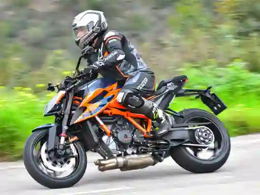 खेल KTM Super Duke R ऑनलाइन