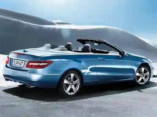 खेल Cabriolet Roadster Puzzle ऑनलाइन