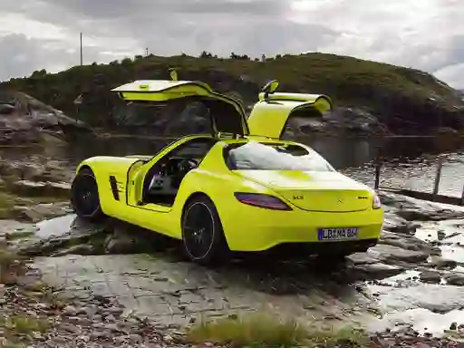खेल Mercedes-Benz SLS E-Cell Puzzle ऑनलाइन